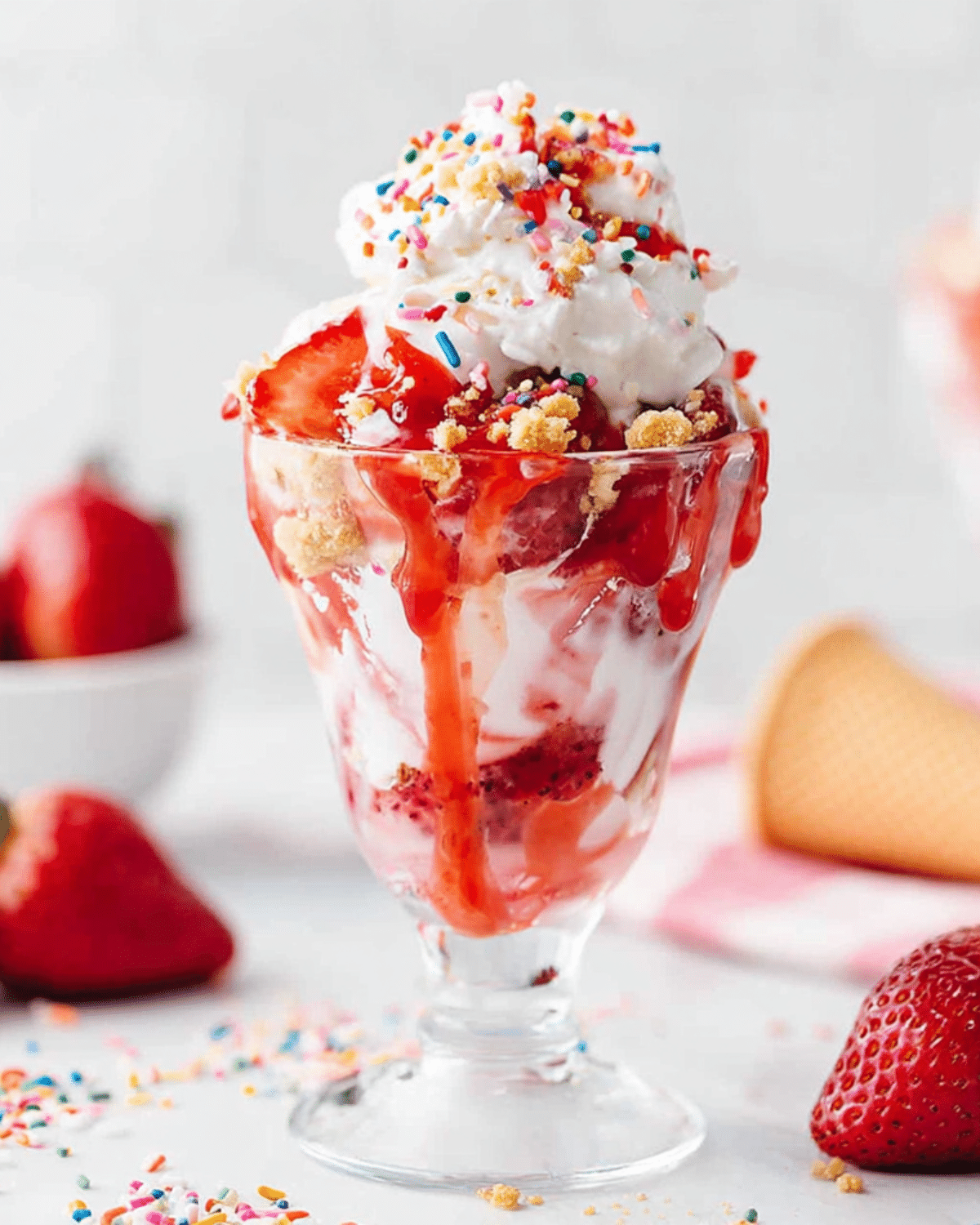 Strwaberry Sundae Strawberry Sundae: The Ultimate Creamy Ice Cream Dessert Everyone ...